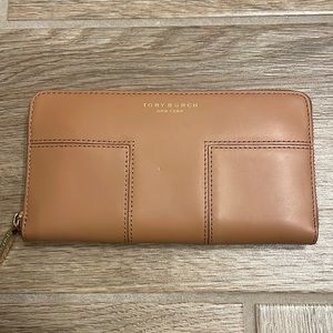 Tory Burch wallet